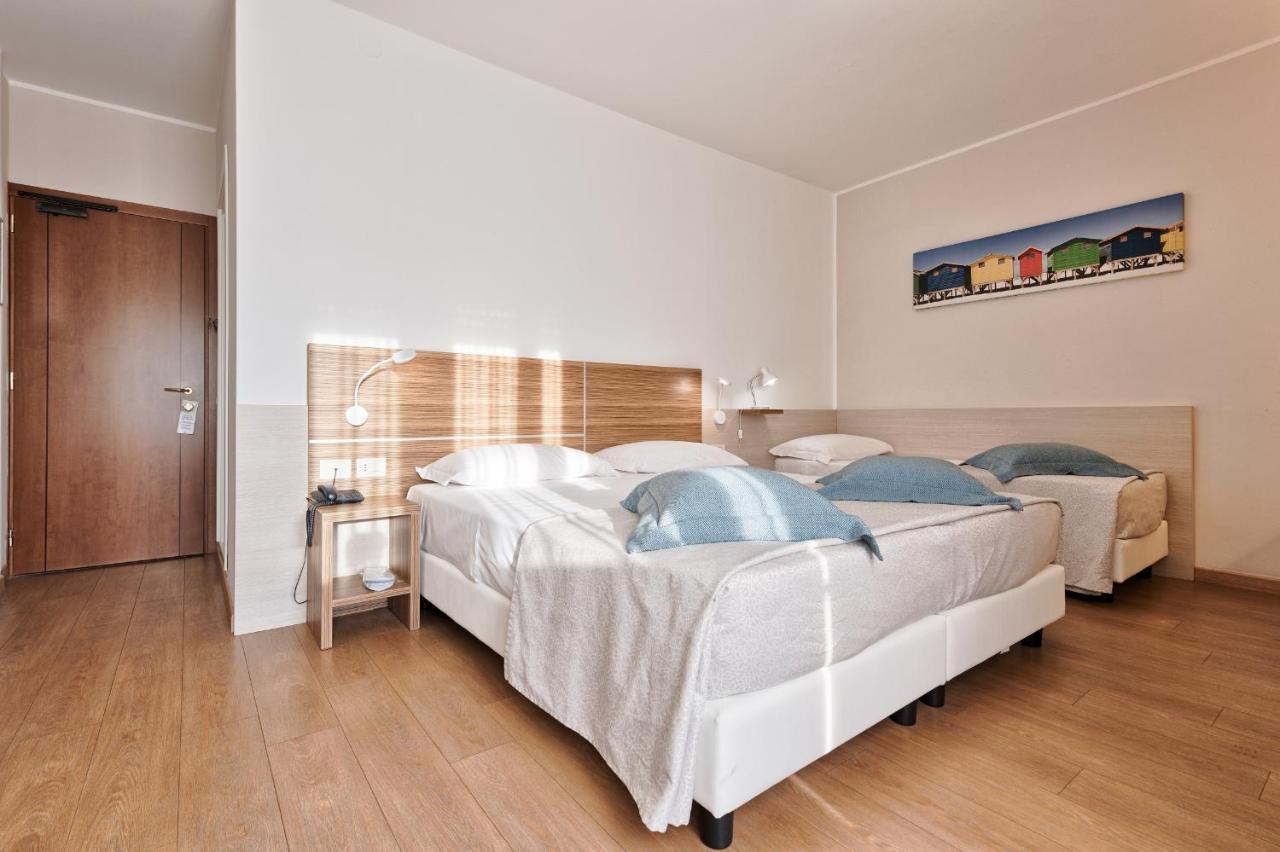 Hotel Croce Di Malta Lignano Sabbiadoro Buitenkant foto