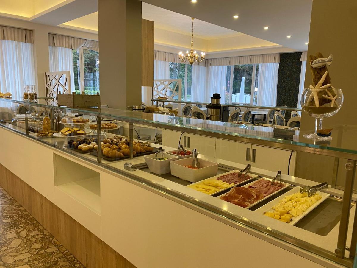 Hotel Croce Di Malta Lignano Sabbiadoro Buitenkant foto