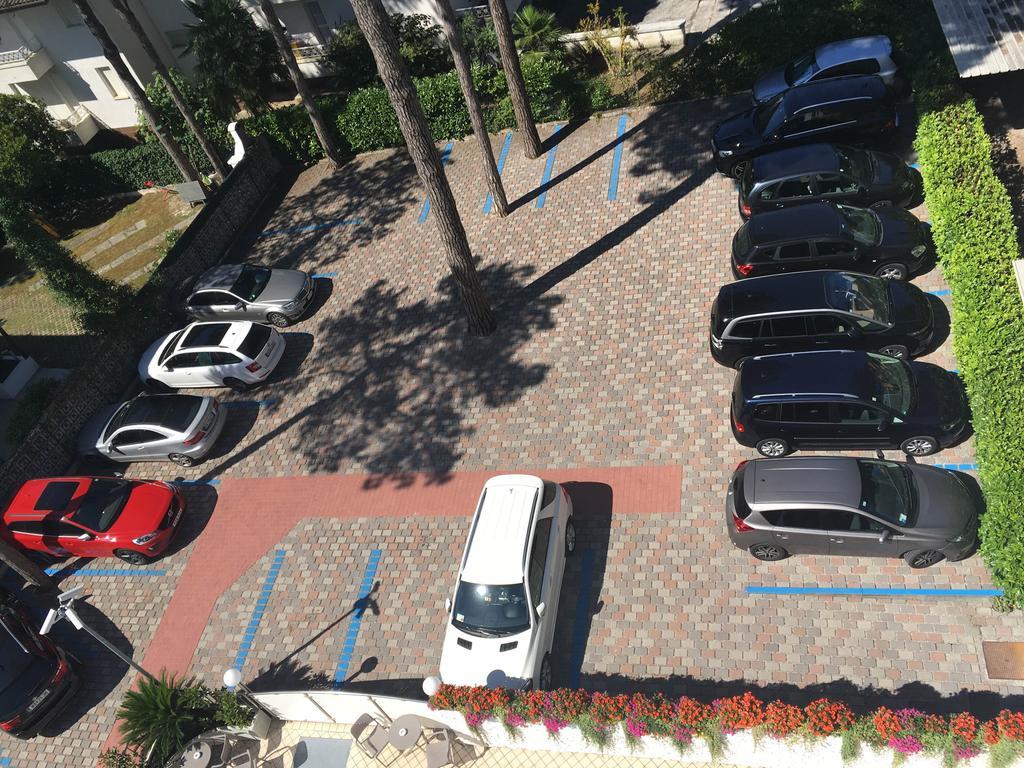 Hotel Croce Di Malta Lignano Sabbiadoro Buitenkant foto
