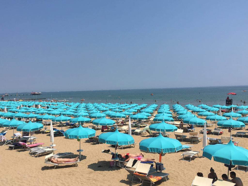 Hotel Croce Di Malta Lignano Sabbiadoro Buitenkant foto