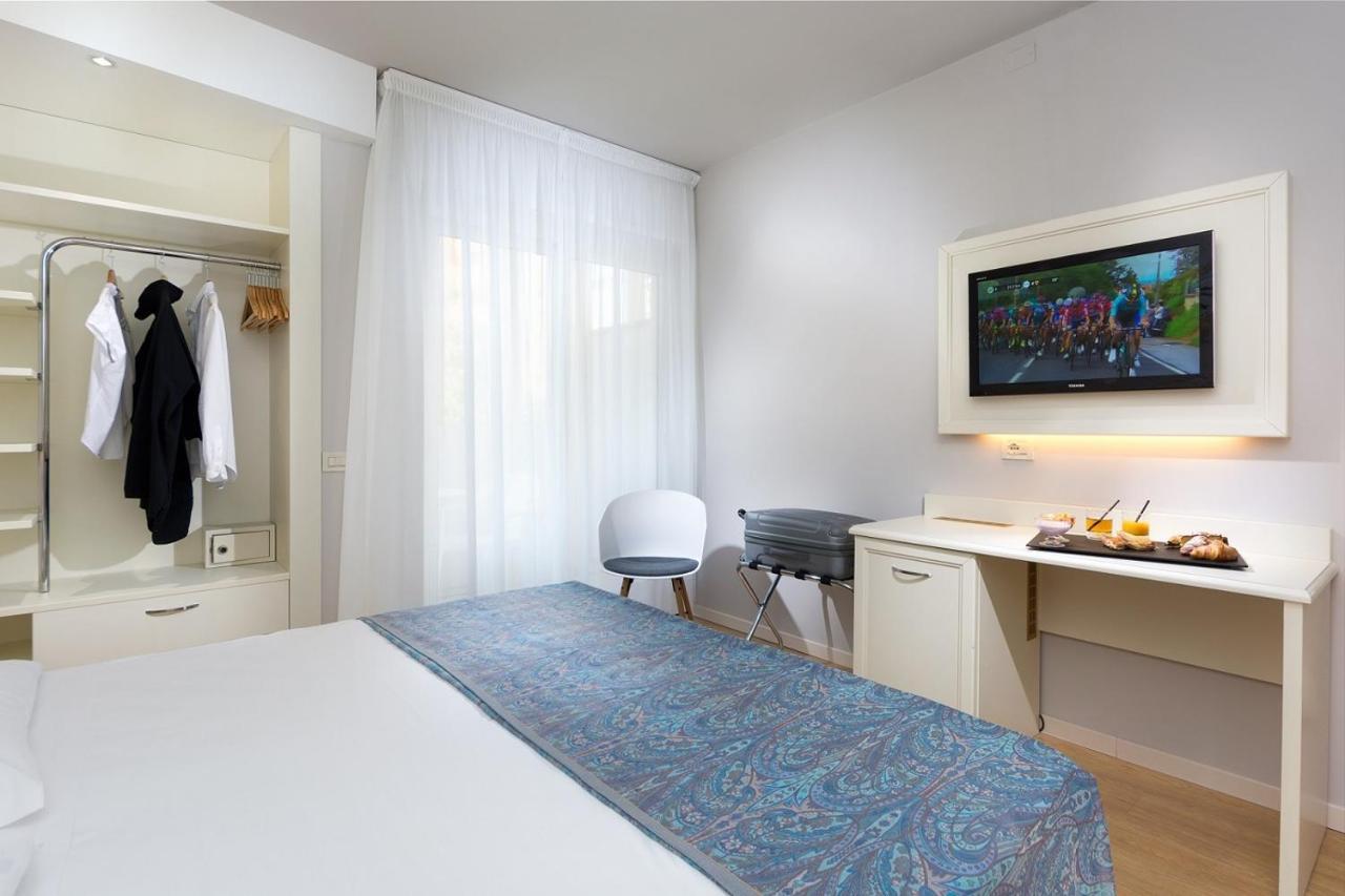 Hotel Croce Di Malta Lignano Sabbiadoro Buitenkant foto