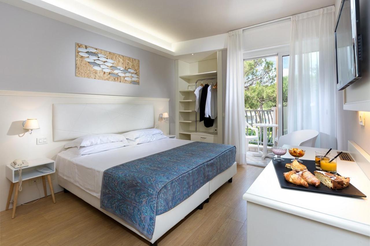 Hotel Croce Di Malta Lignano Sabbiadoro Buitenkant foto